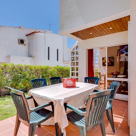 Holiday home Al - Moradia Brasil