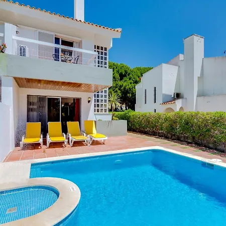 Holiday home Al - Moradia Brasil